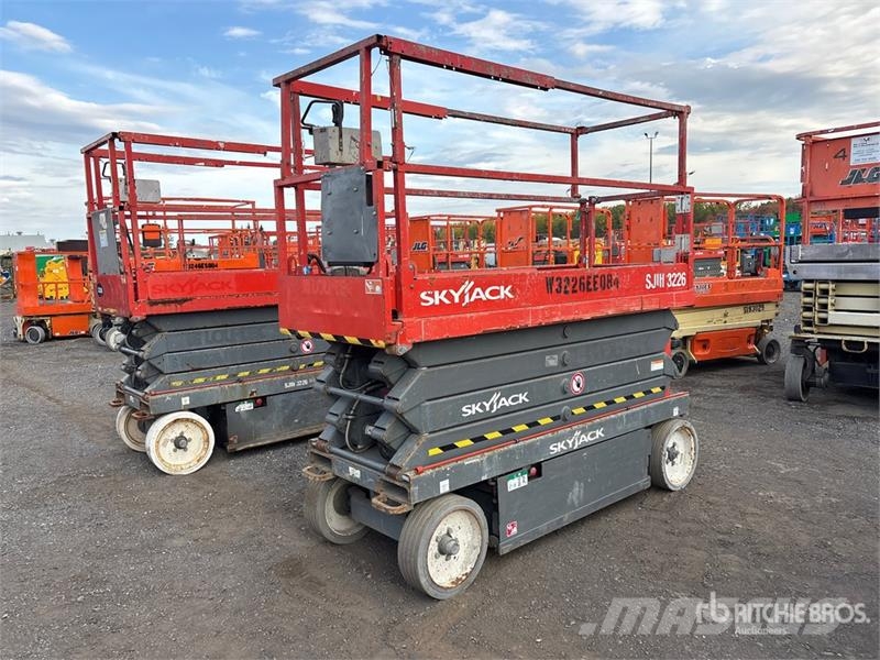 SkyJack SJIII3226 Electric Scissor Lift Šķerveida pacēlāji