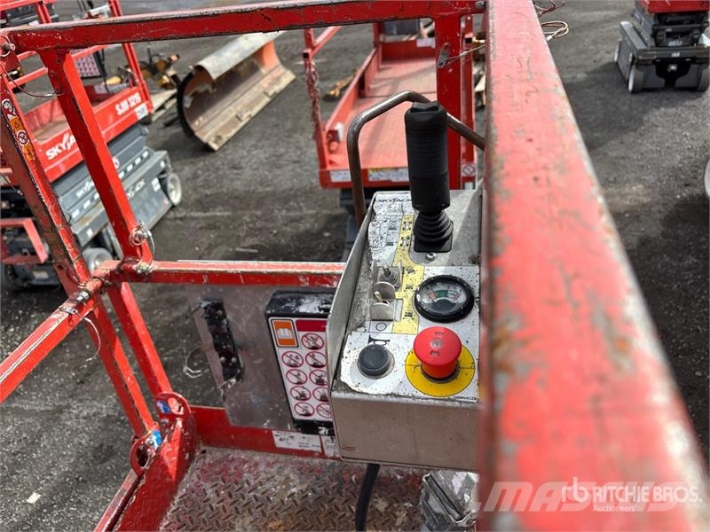 SkyJack SJIII3226 Electric Scissor Lift رافعات مقصية الشكل