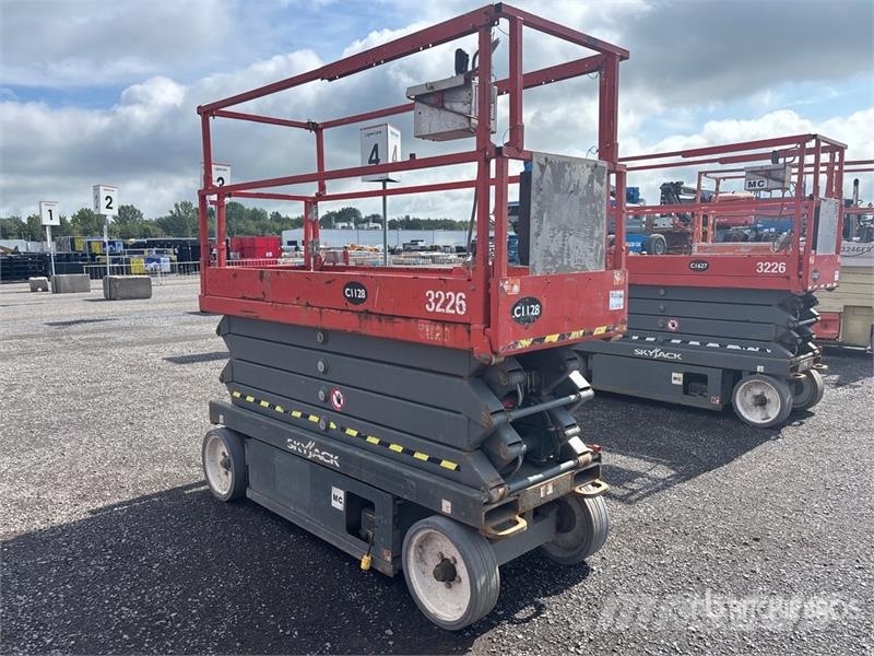 SkyJack SJIII3226 Electric Scissor Lift Scissor lifts