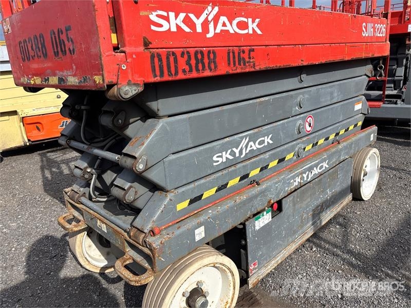 SkyJack SJIII3226 Electric Scissor Lift Šķerveida pacēlāji