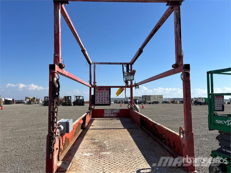 SkyJack SJIII3226 Electric Scissor Lift Šķerveida pacēlāji