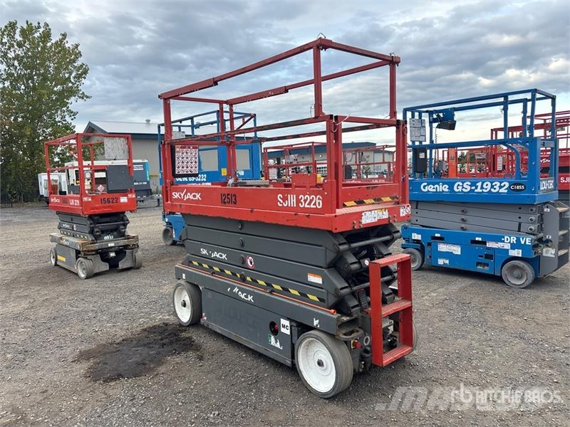 SkyJack SJIII3226 Electric Scissor Lift Šķerveida pacēlāji