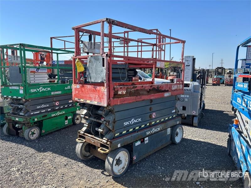 SkyJack SJIII3226 Electric Scissor Lift Šķerveida pacēlāji