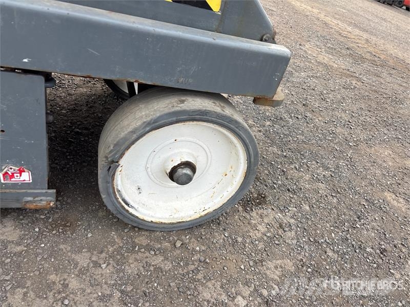 SkyJack SJIII3226 Electric Scissor Lift Šķerveida pacēlāji
