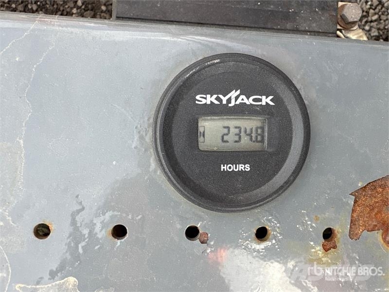 SkyJack SJIII3226 Electric Scissor Lift Šķerveida pacēlāji