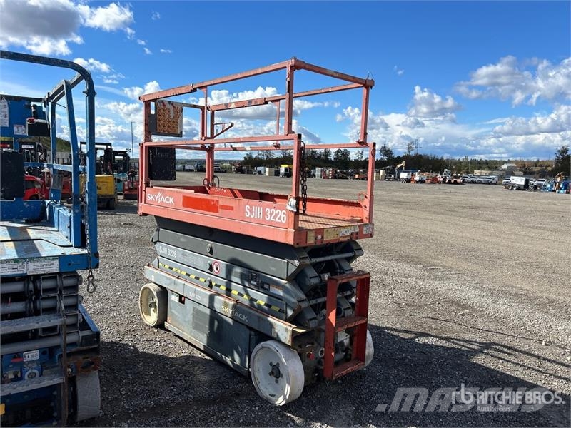 SkyJack SJIII3226 Electric Scissor Lift Šķerveida pacēlāji