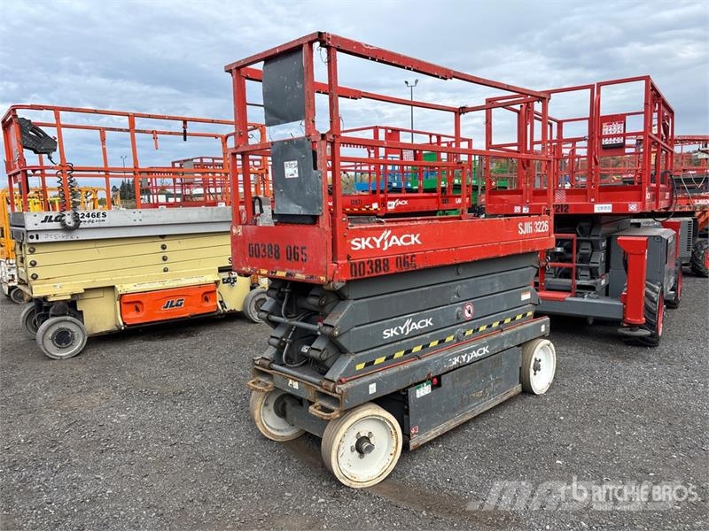 SkyJack SJIII3226 Electric Scissor Lift Šķerveida pacēlāji