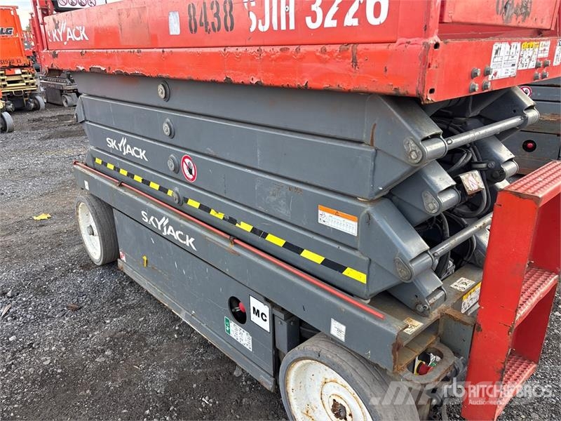 SkyJack SJIII3226 Electric Scissor Lift Šķerveida pacēlāji