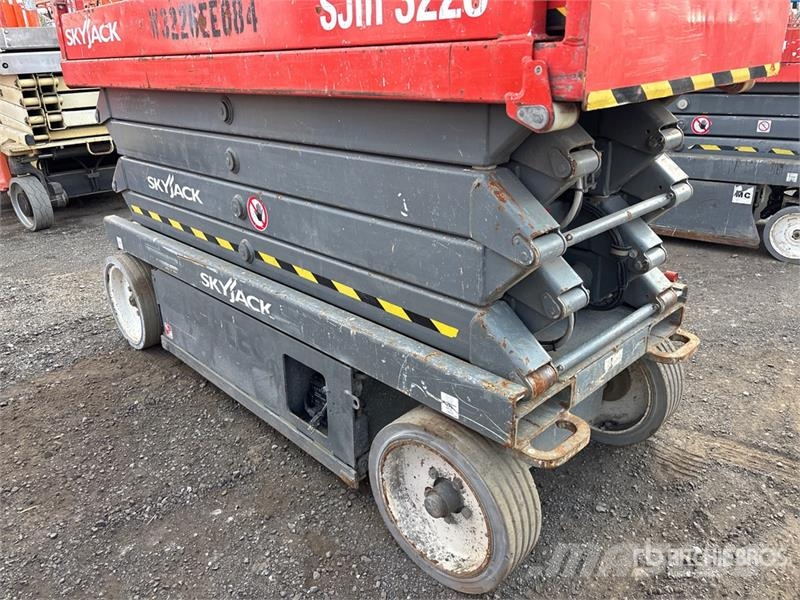 SkyJack SJIII3226 Electric Scissor Lift Šķerveida pacēlāji