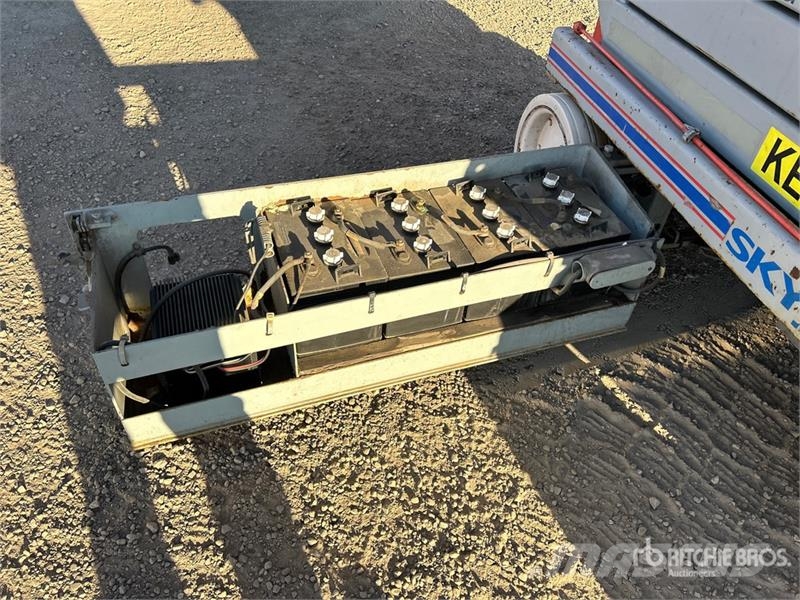 SkyJack SJIII3226 Electric Scissor Lift رافعات مقصية الشكل
