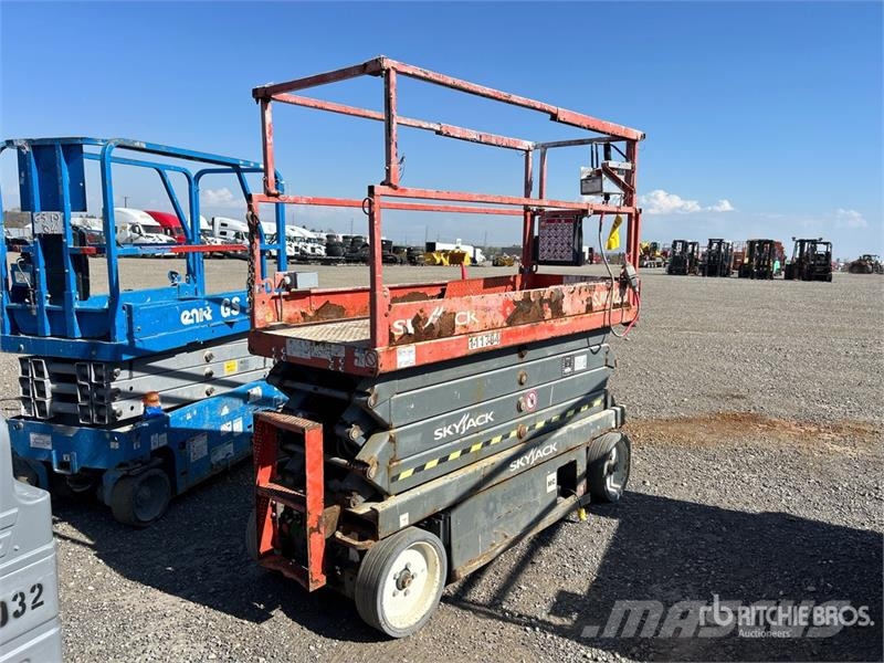 SkyJack SJIII3226 Electric Scissor Lift Šķerveida pacēlāji