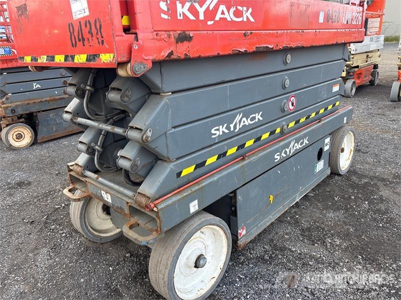 SkyJack SJIII3226 Electric Scissor Lift Šķerveida pacēlāji
