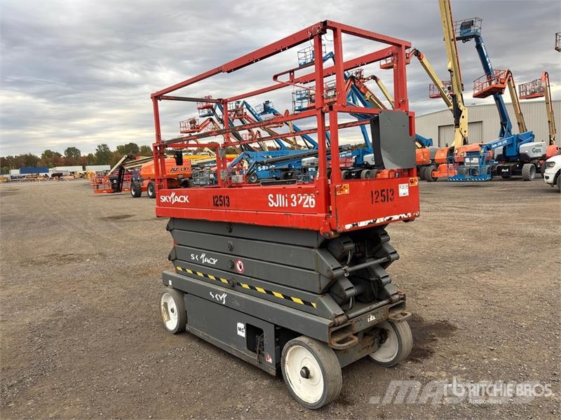 SkyJack SJIII3226 Electric Scissor Lift Šķerveida pacēlāji