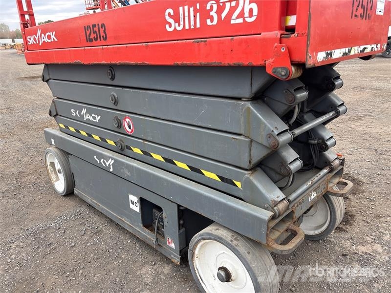 SkyJack SJIII3226 Electric Scissor Lift Šķerveida pacēlāji