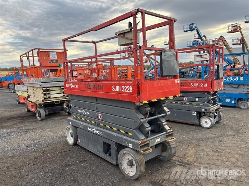 SkyJack SJIII3226 Electric Scissor Lift Šķerveida pacēlāji