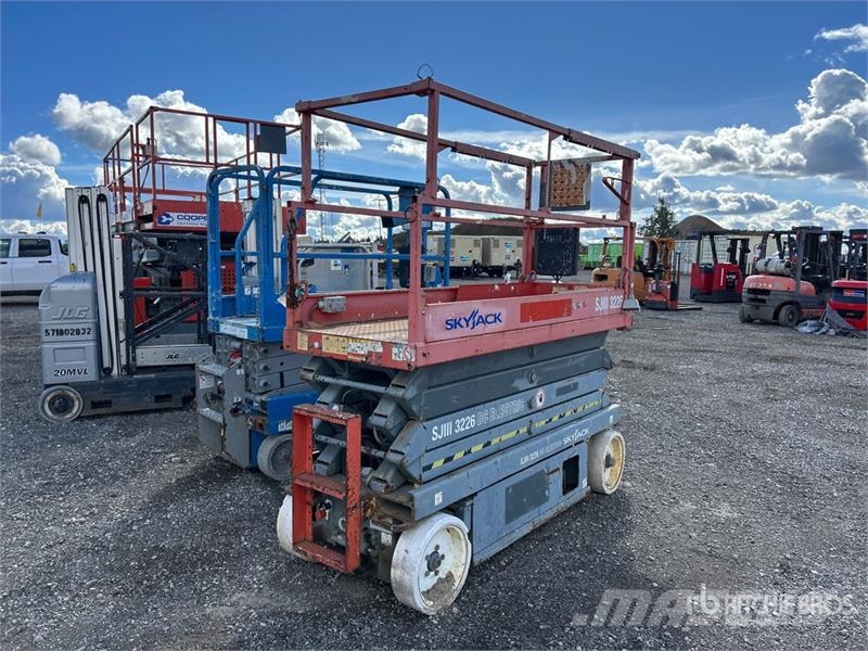 SkyJack SJIII3226 Electric Scissor Lift Šķerveida pacēlāji