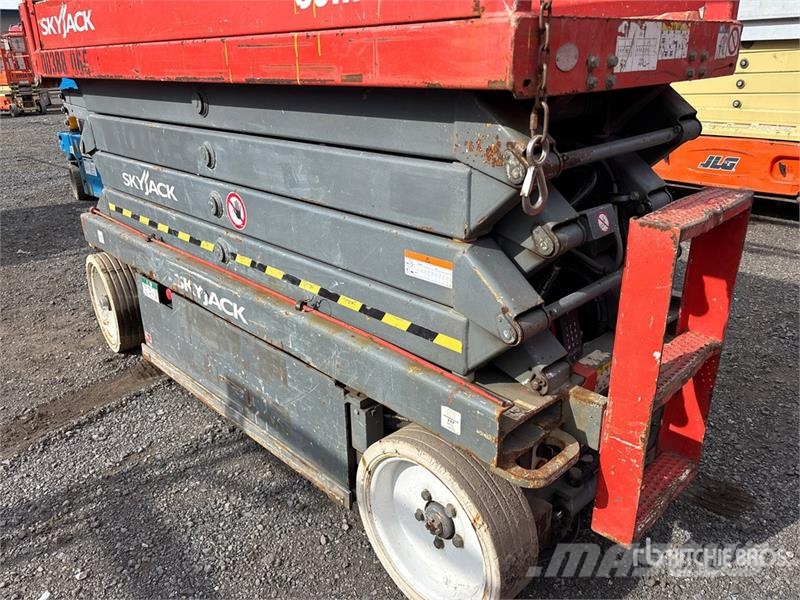 SkyJack SJIII3226 Electric Scissor Lift Šķerveida pacēlāji