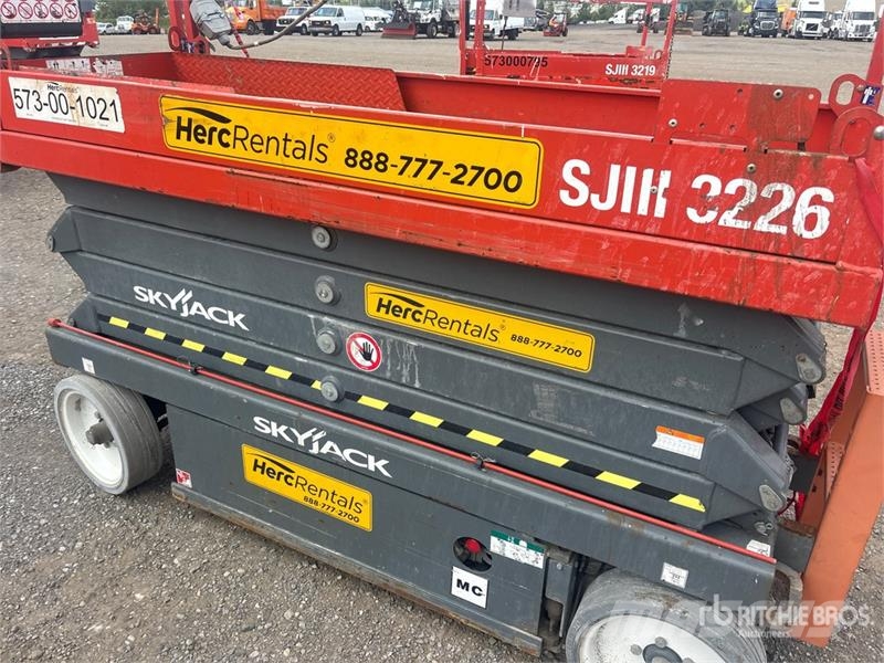 SkyJack SJIII3226 Electric Scissor Lift Saksilavat