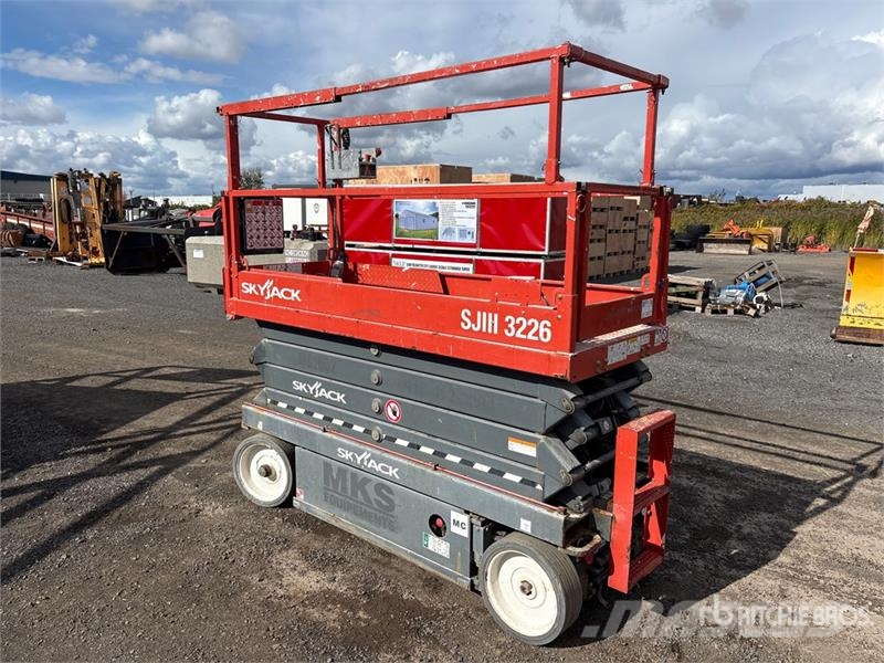 SkyJack SJIII3226 Electric Scissor Lift Šķerveida pacēlāji