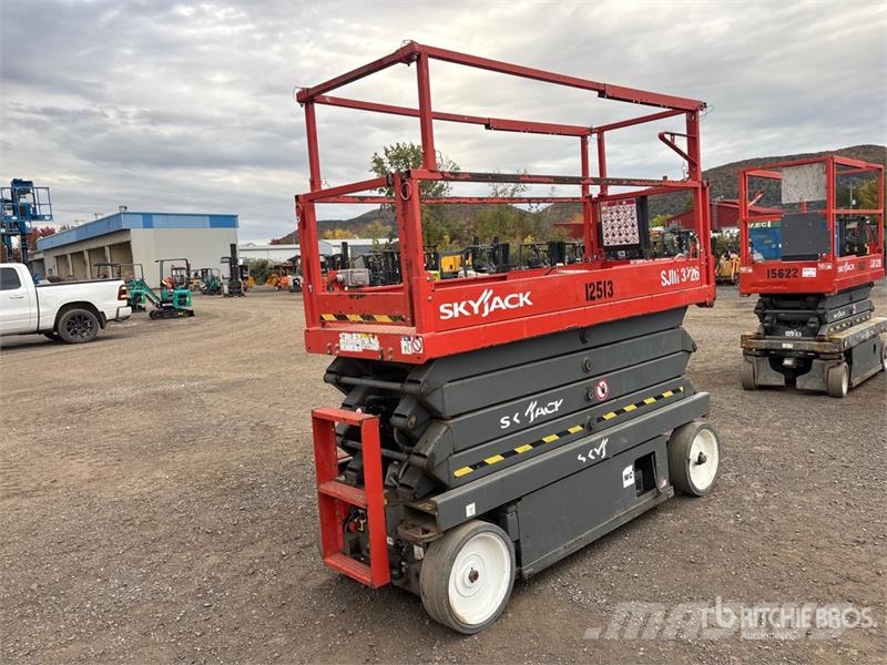SkyJack SJIII3226 Electric Scissor Lift Šķerveida pacēlāji