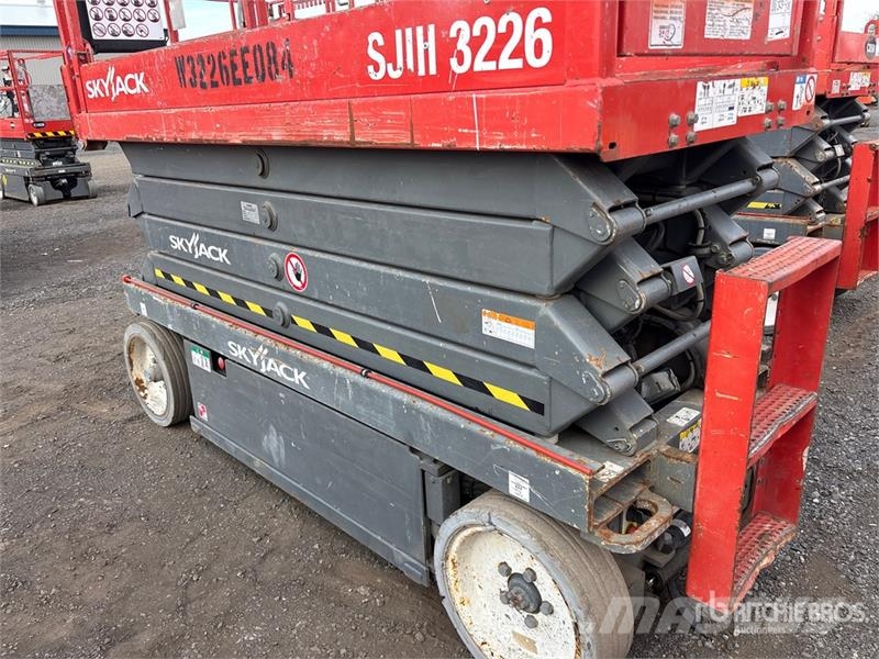 SkyJack SJIII3226 Electric Scissor Lift Šķerveida pacēlāji