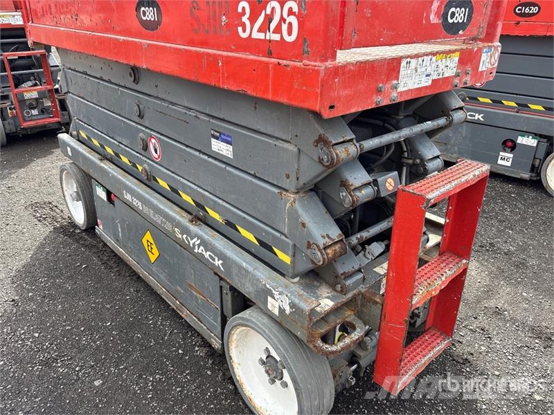 SkyJack SJIII3226 Electric Scissor Lift رافعات مقصية الشكل