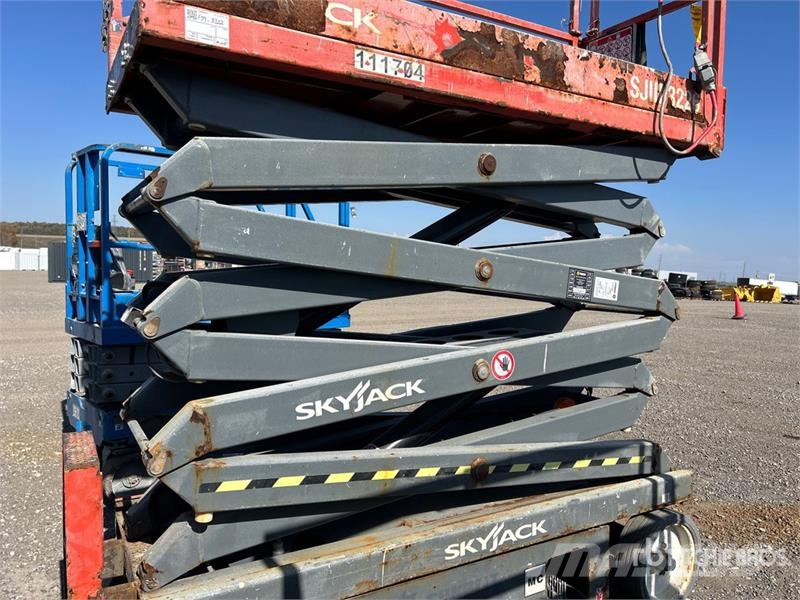 SkyJack SJIII3226 Electric Scissor Lift Šķerveida pacēlāji