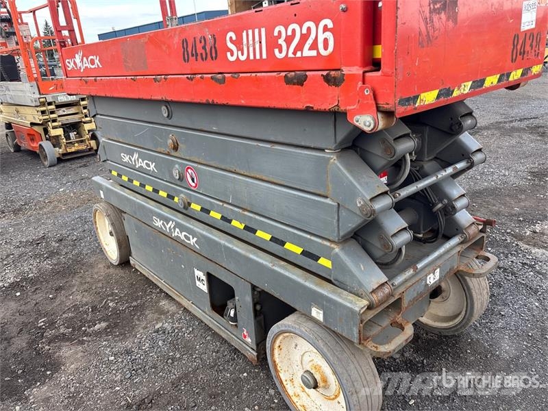 SkyJack SJIII3226 Electric Scissor Lift Šķerveida pacēlāji