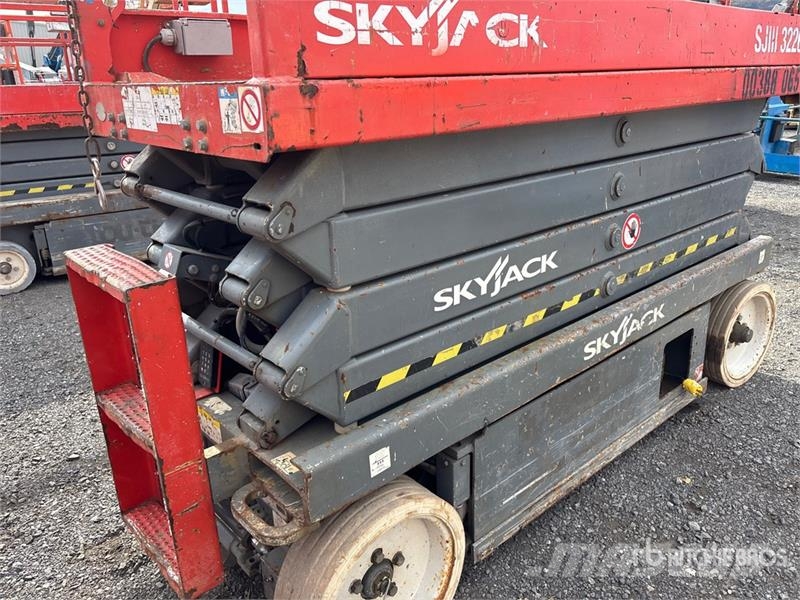 SkyJack SJIII3226 Electric Scissor Lift Šķerveida pacēlāji