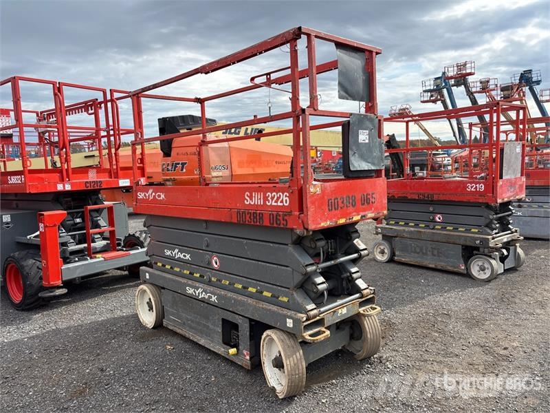 SkyJack SJIII3226 Electric Scissor Lift Šķerveida pacēlāji
