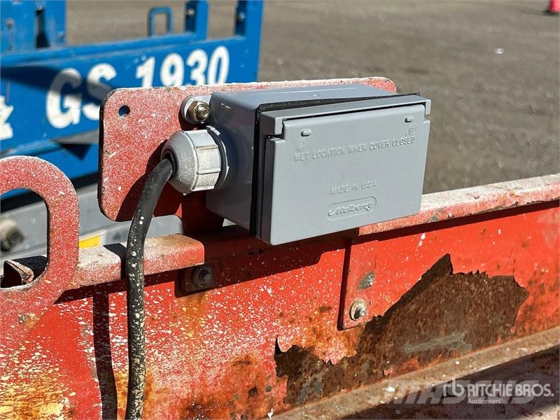 SkyJack SJIII3226 Electric Scissor Lift Šķerveida pacēlāji