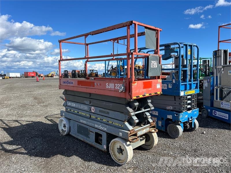 SkyJack SJIII3226 Electric Scissor Lift Šķerveida pacēlāji