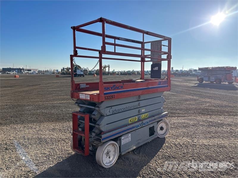 SkyJack SJIII3226 Electric Scissor Lift رافعات مقصية الشكل