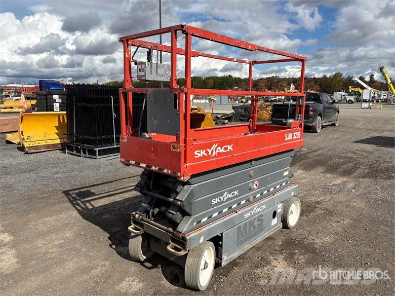 SkyJack SJIII3226 Electric Scissor Lift Šķerveida pacēlāji