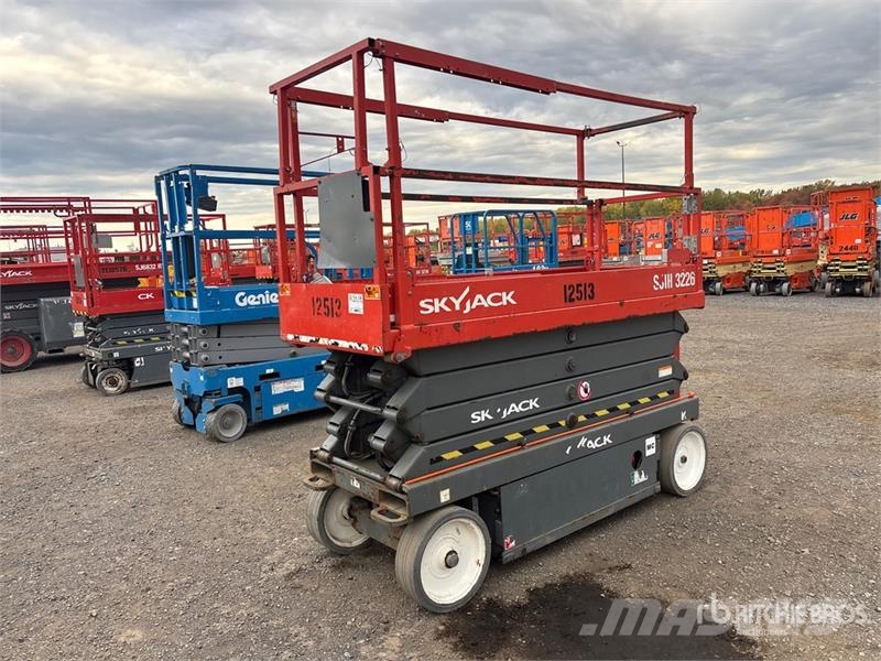 SkyJack SJIII3226 Electric Scissor Lift Šķerveida pacēlāji