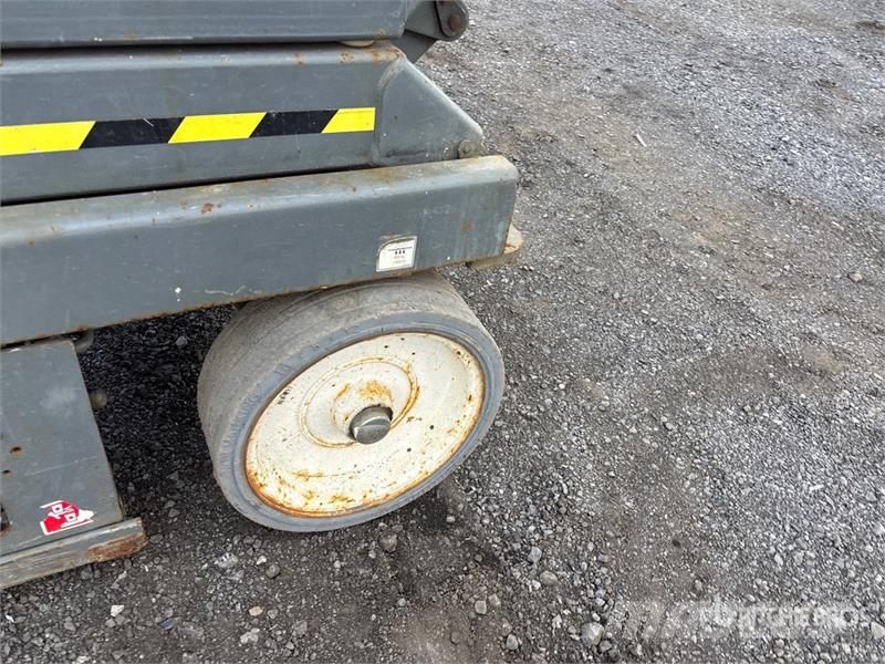 SkyJack SJIII3226 Electric Scissor Lift Šķerveida pacēlāji