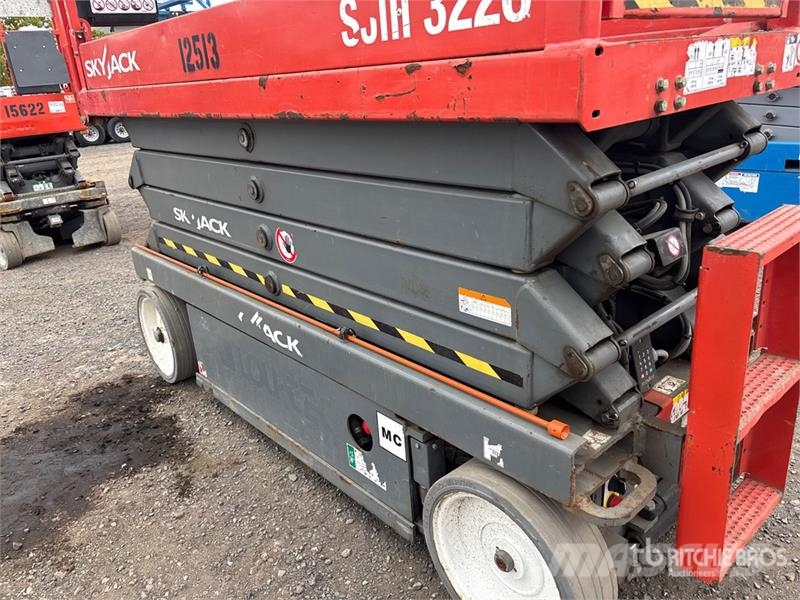 SkyJack SJIII3226 Electric Scissor Lift Šķerveida pacēlāji