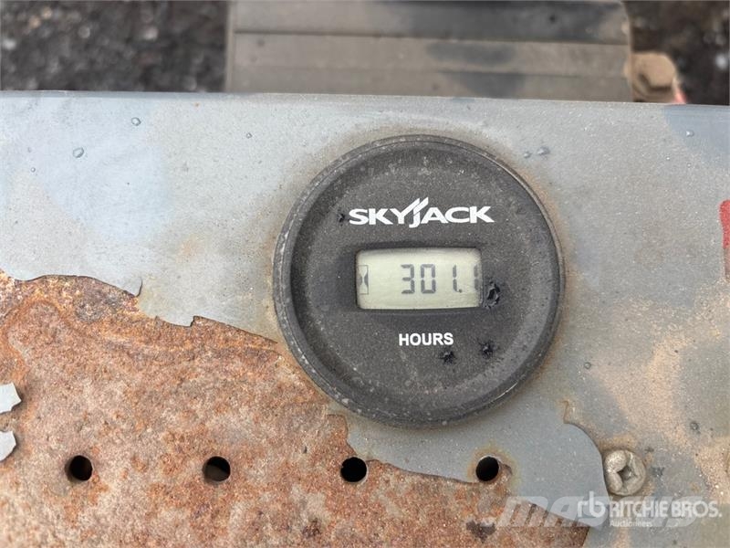 SkyJack SJIII4626 Electric Scissor Lift رافعات مقصية الشكل