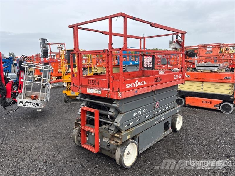 SkyJack SJIII4626 Electric Scissor Lift رافعات مقصية الشكل