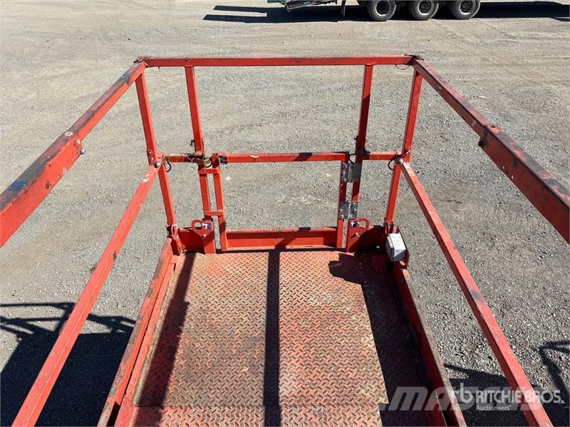 SkyJack SJIII4632 Ollós emelők