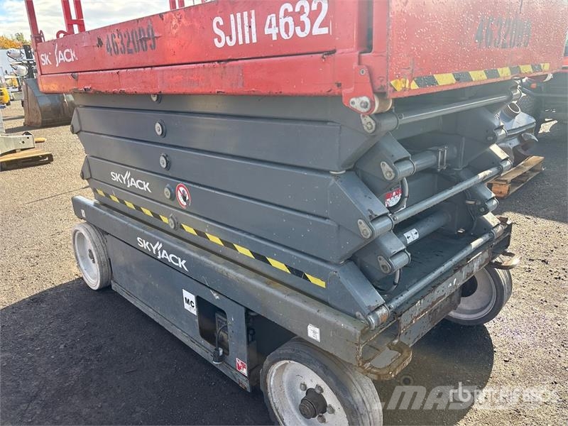 SkyJack SJIII4632 Electric Scissor Lift Scissor lifts
