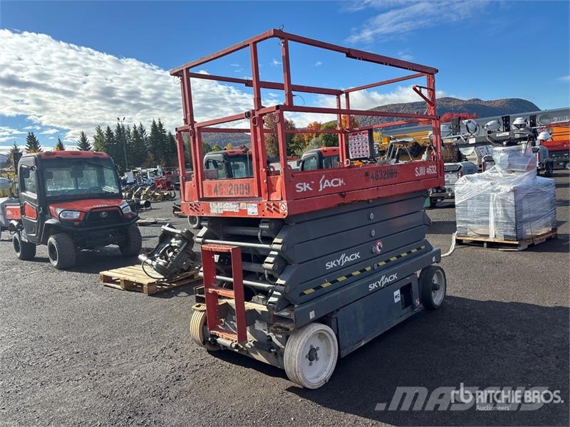 SkyJack SJIII4632 Electric Scissor Lift Šķerveida pacēlāji