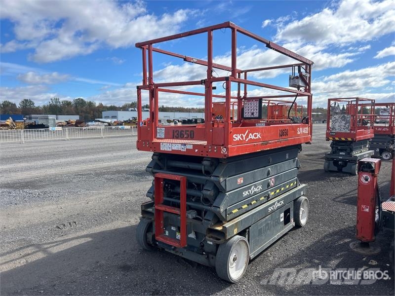 SkyJack SJIII4632 Electric Scissor Lift Ollós emelők