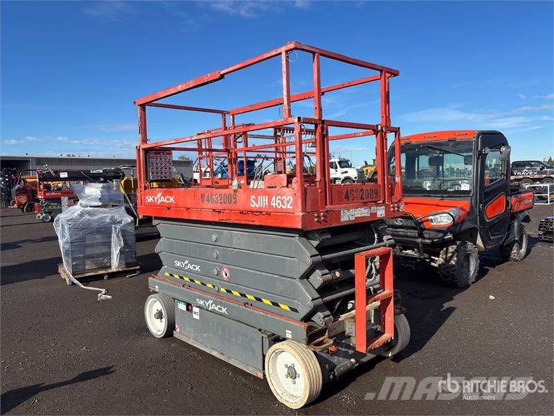 SkyJack SJIII4632 Electric Scissor Lift Šķerveida pacēlāji