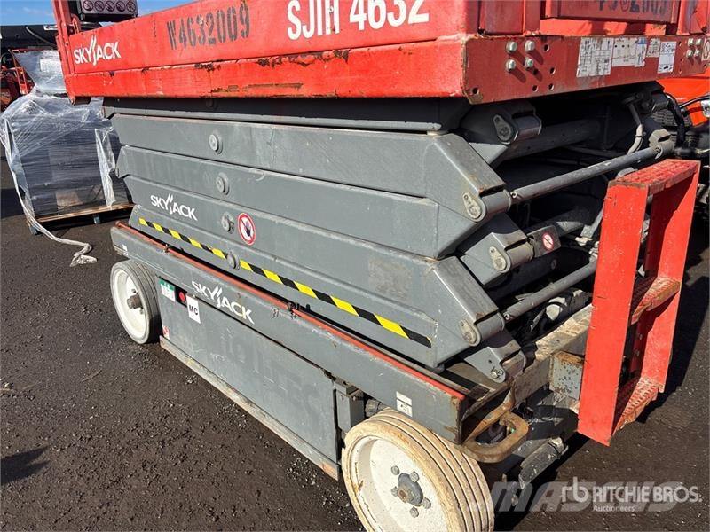 SkyJack SJIII4632 Electric Scissor Lift Šķerveida pacēlāji