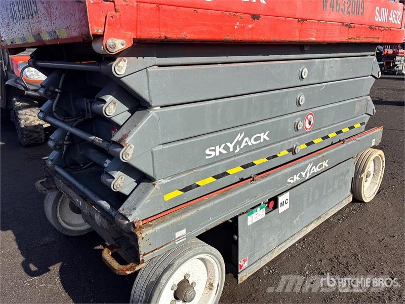 SkyJack SJIII4632 Electric Scissor Lift Šķerveida pacēlāji