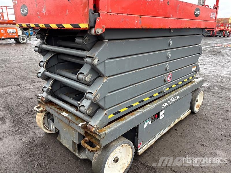 SkyJack SJIII4740 4x4 Electric Scissor Lift Šķerveida pacēlāji