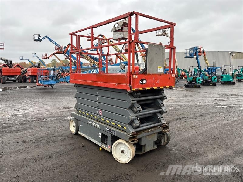 SkyJack SJIII4740 4x4 Electric Scissor Lift Šķerveida pacēlāji