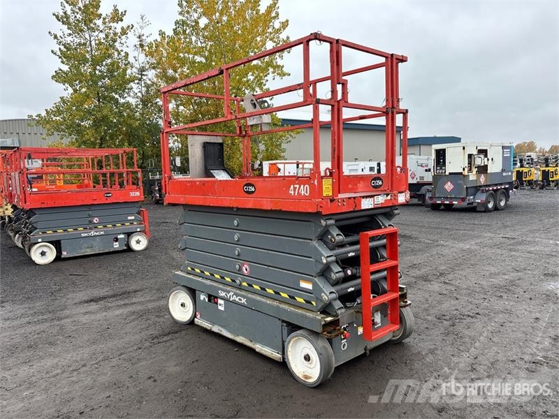 SkyJack SJIII4740 4x4 Electric Scissor Lift Šķerveida pacēlāji