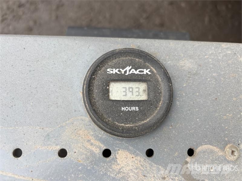 SkyJack SJIII4740 4x4 Electric Scissor Lift Šķerveida pacēlāji